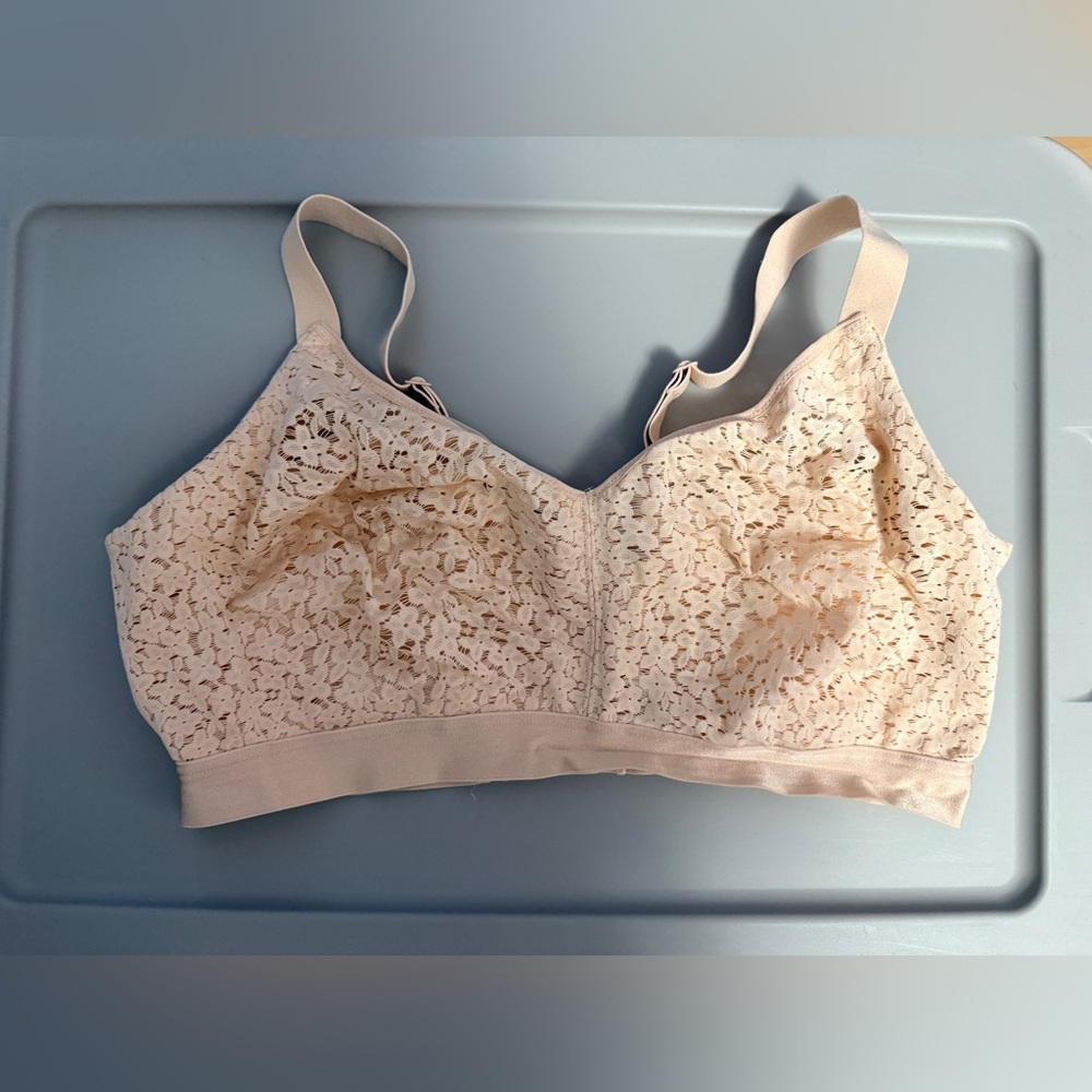 Chantelle Lingerie Norah Supportive Wireless Bra in 38DDD in Nude Blush.